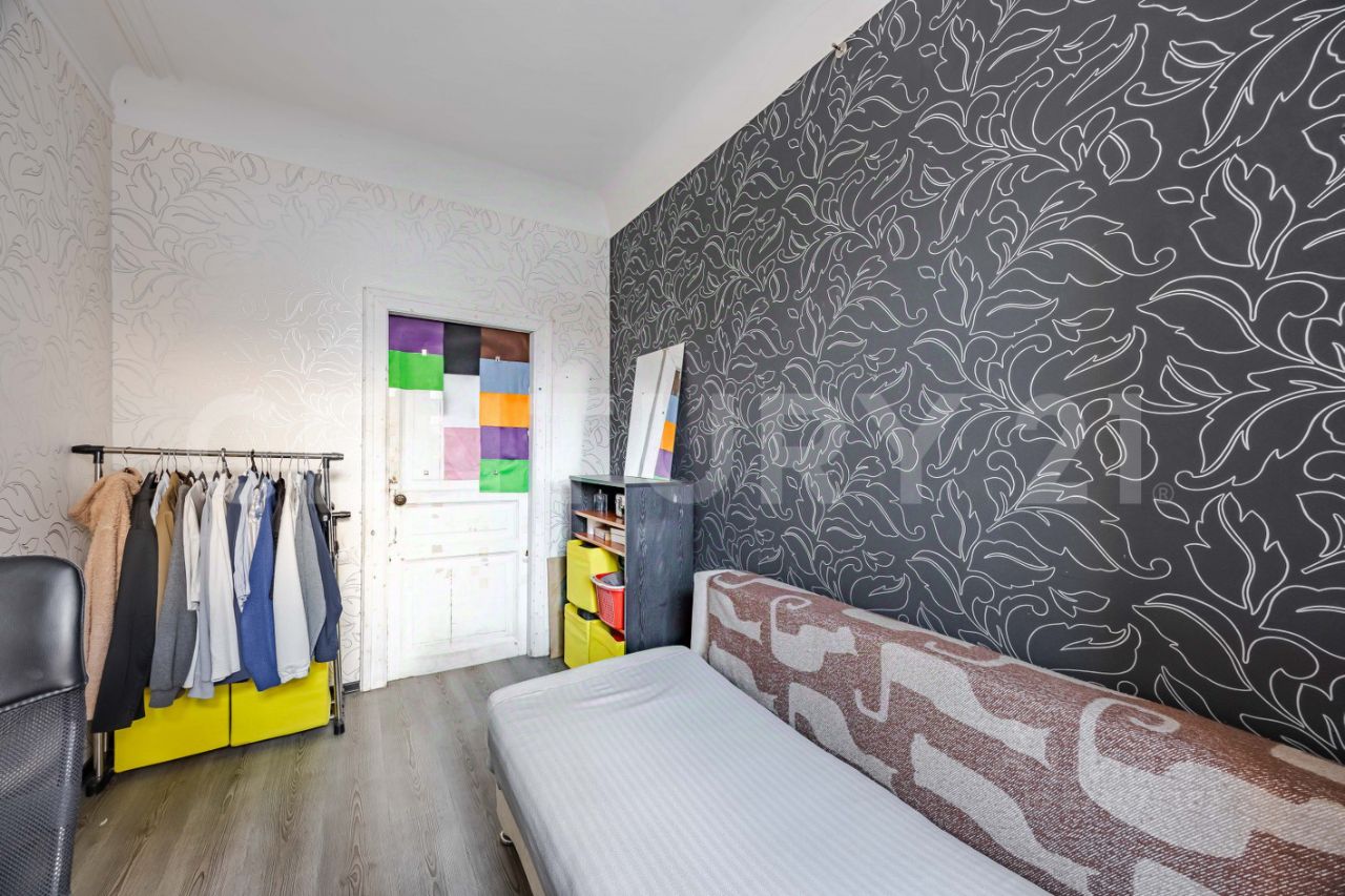 Продажа 4-комн квартиры на вторичном рынке улица Черняховского, 27