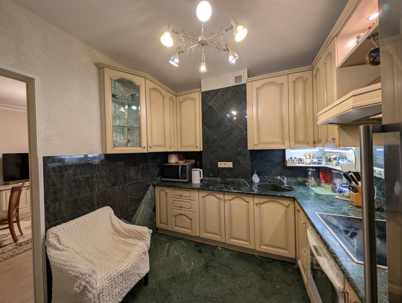 Продажа 3-комн квартиры на вторичном рынке улица Академика Челомея, 8К2