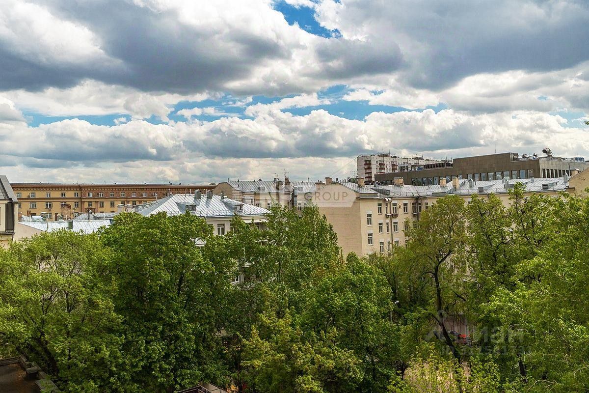 Продажа 4-комн квартиры на вторичном рынке Ружейный переулок, 3