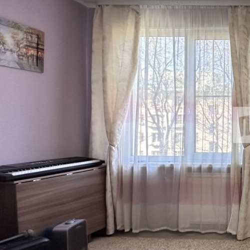 4-комн квартира улица Лени Голикова, 12