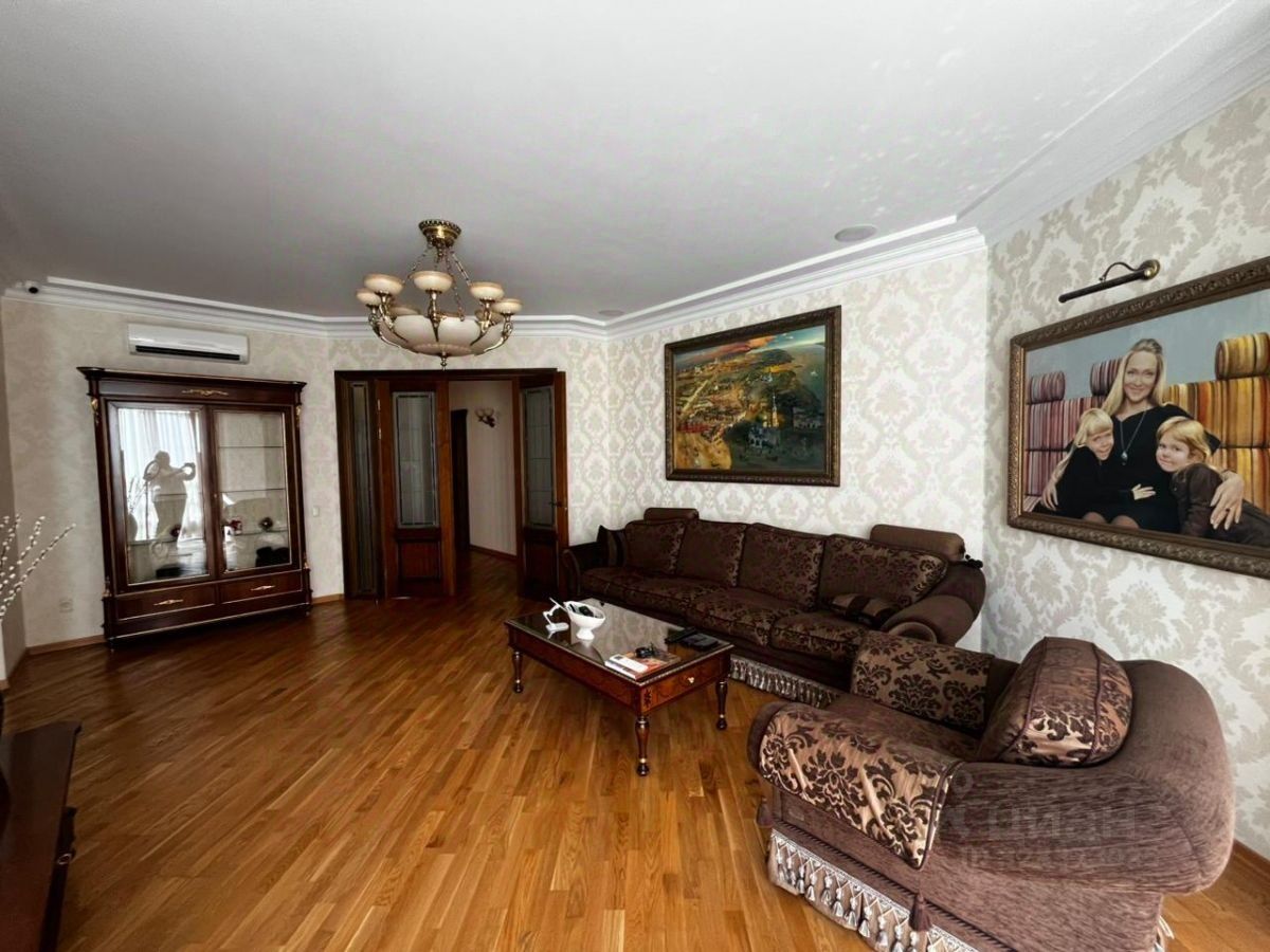 Продажа 4-комн квартиры на вторичном рынке Ломоносовский проспект, 25к1