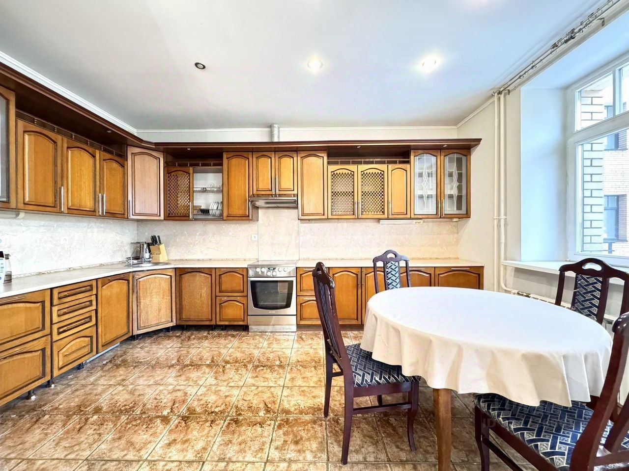 Продажа 2-комн квартиры на вторичном рынке Исполкомская улица, 12