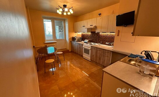 Аренда 2-комн квартиры на вторичном рынке Ельнинская улица,  д. 8