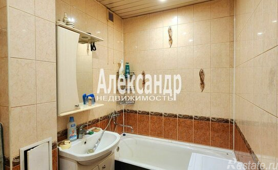 Продажа 2-комн квартиры на вторичном рынке Кириши, ул Мира,  д. 18