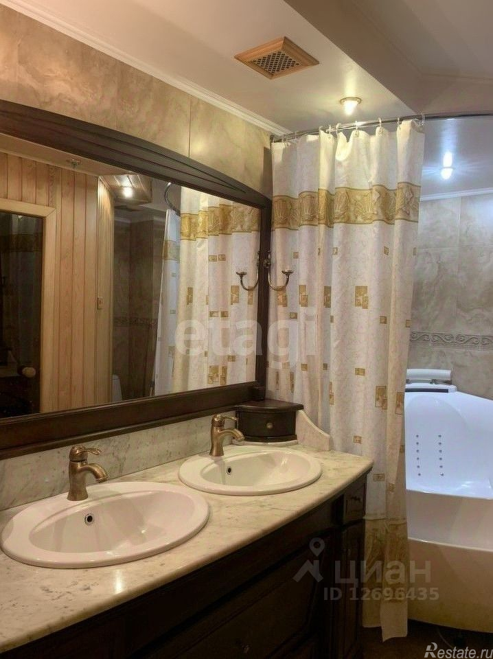 Продажа 4-комн квартиры на вторичном рынке улица Богданова,  д. 42