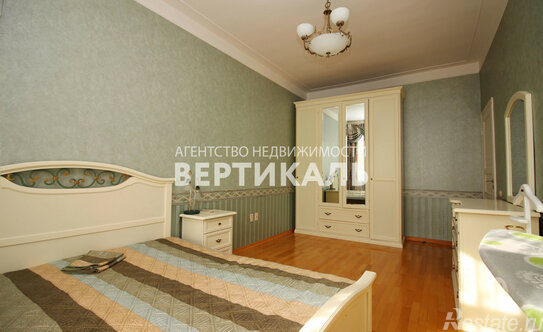 Продажа 4-комн квартиры на вторичном рынке Ломоносовский пр-кт,  д. 18