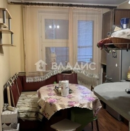 Продажа 2-комн квартиры на вторичном рынке ул Адмирала Лазарева,  д. 27