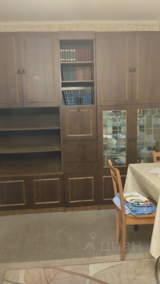 Аренда 2-комн квартиры на вторичном рынке пос. Стрельна, улица Грибоедова, 3