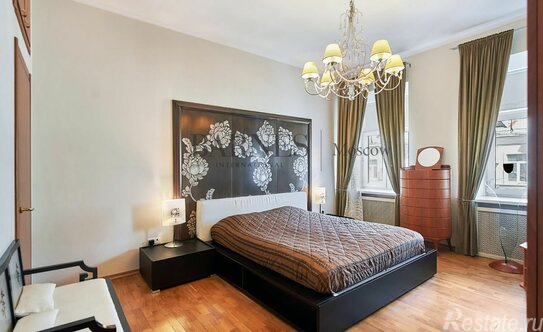 Продажа 3-комн квартиры на вторичном рынке улица Петровка,  д. 28