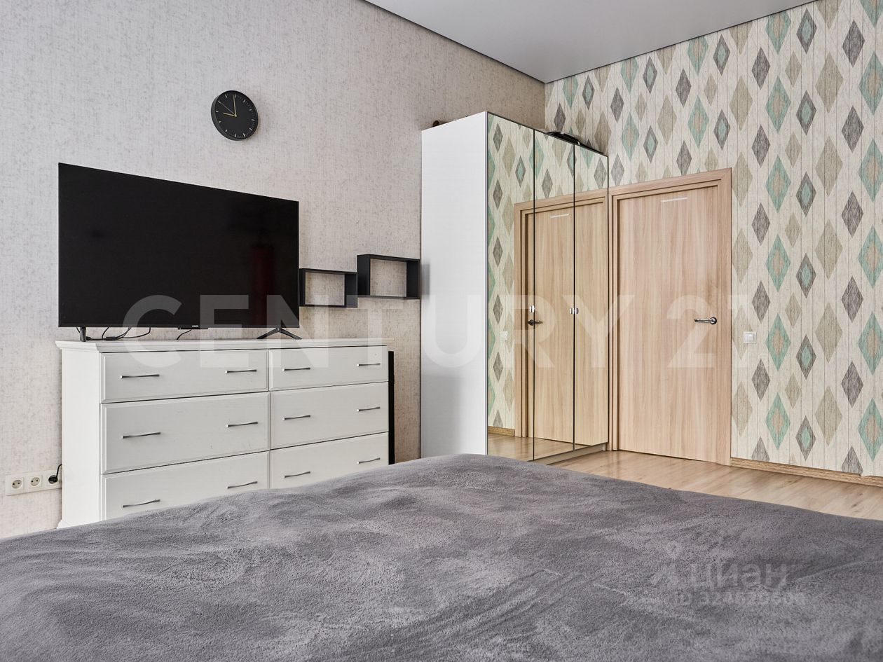 Продажа 3-комн квартиры на вторичном рынке 10-я Васильевского острова линия, 43