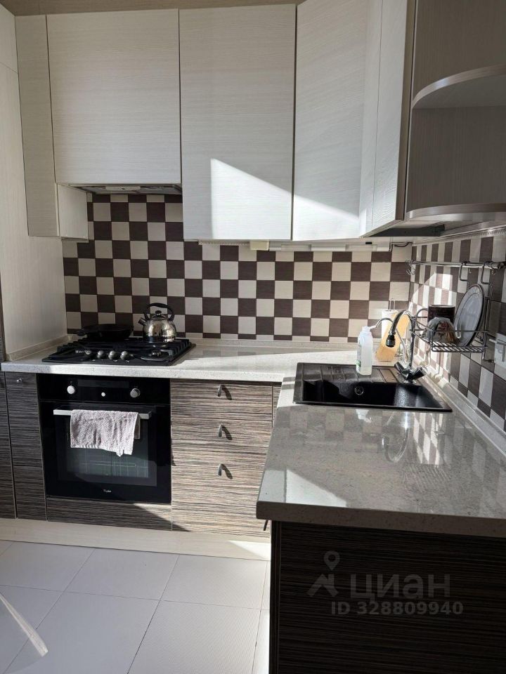 Аренда 3-комн квартиры на вторичном рынке Сызранская улица, 18