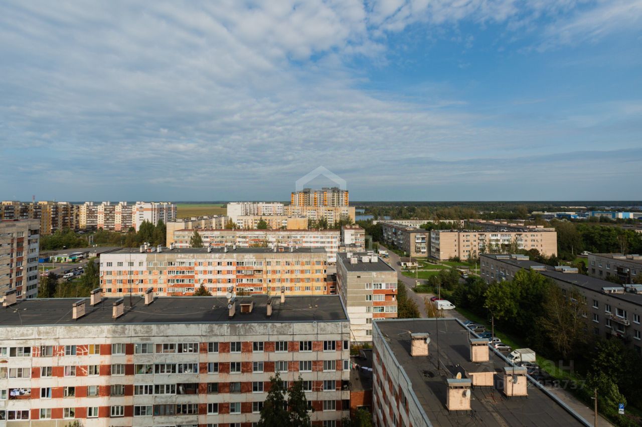 Продажа 2-комн квартиры на вторичном рынке Имени Свердлова пгт, проезд Западный, 2Б