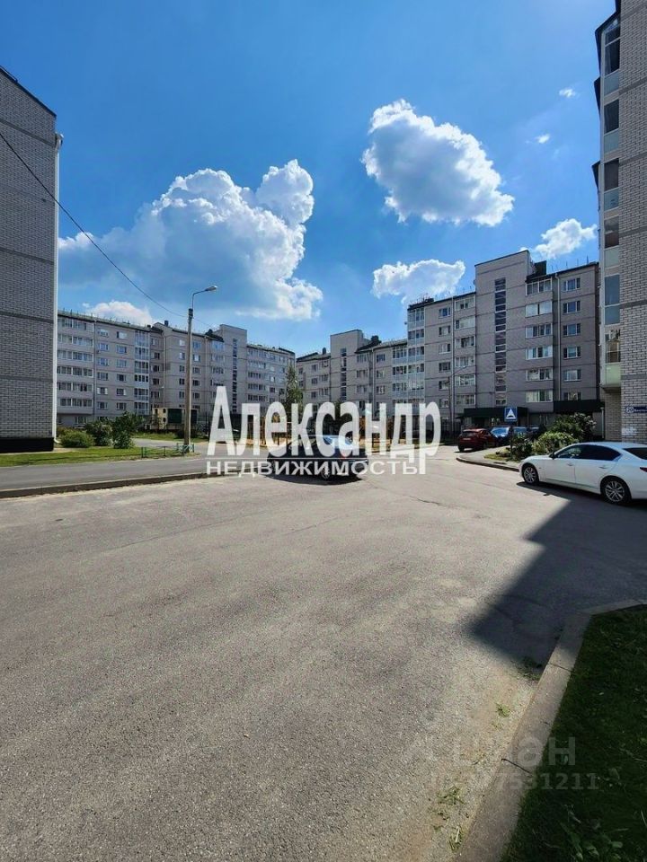 Продажа 4-комн квартиры на вторичном рынке Кириши, Восточная улица, 20
