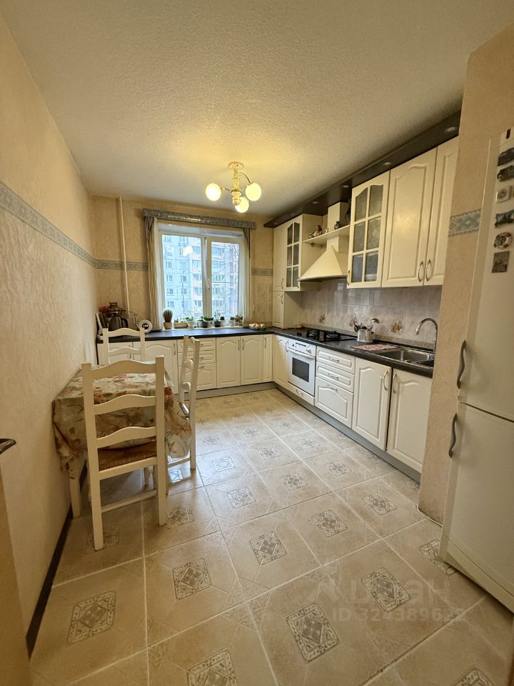 Продажа 3-комн квартиры на вторичном рынке Юбилейный мкр, улица Пионерская, 7/1