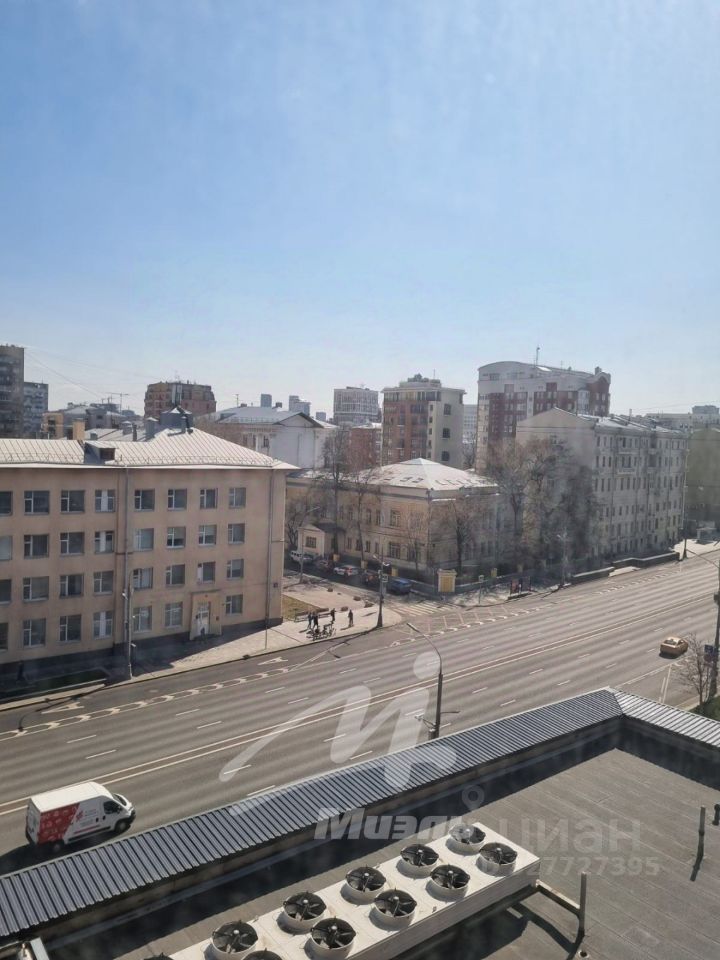 Продажа 3-комн квартиры на вторичном рынке улица Большая Якиманка, 26