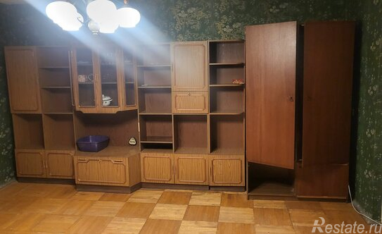 Продажа 3-комн квартиры на вторичном рынке Индустриальный пр-кт,  д. 38,  к. 3