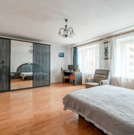 Продажа 3-комн квартиры на вторичном рынке Долгоозёрная улица