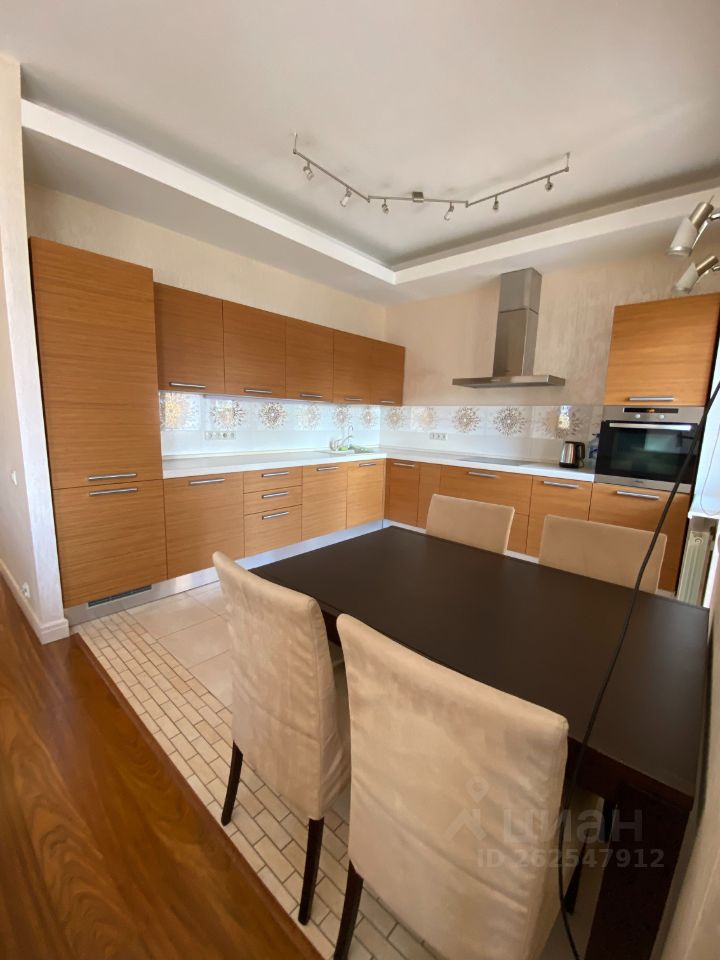 Аренда 3-комн квартиры на вторичном рынке улица Авиаконструктора Микояна, 14к4