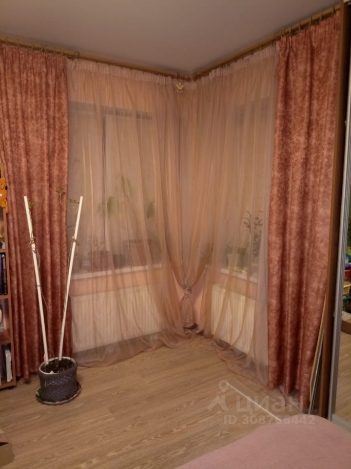 Продажа 1-комн квартиры на вторичном рынке Варежки кв-л, улица Каштановая,  д. 4