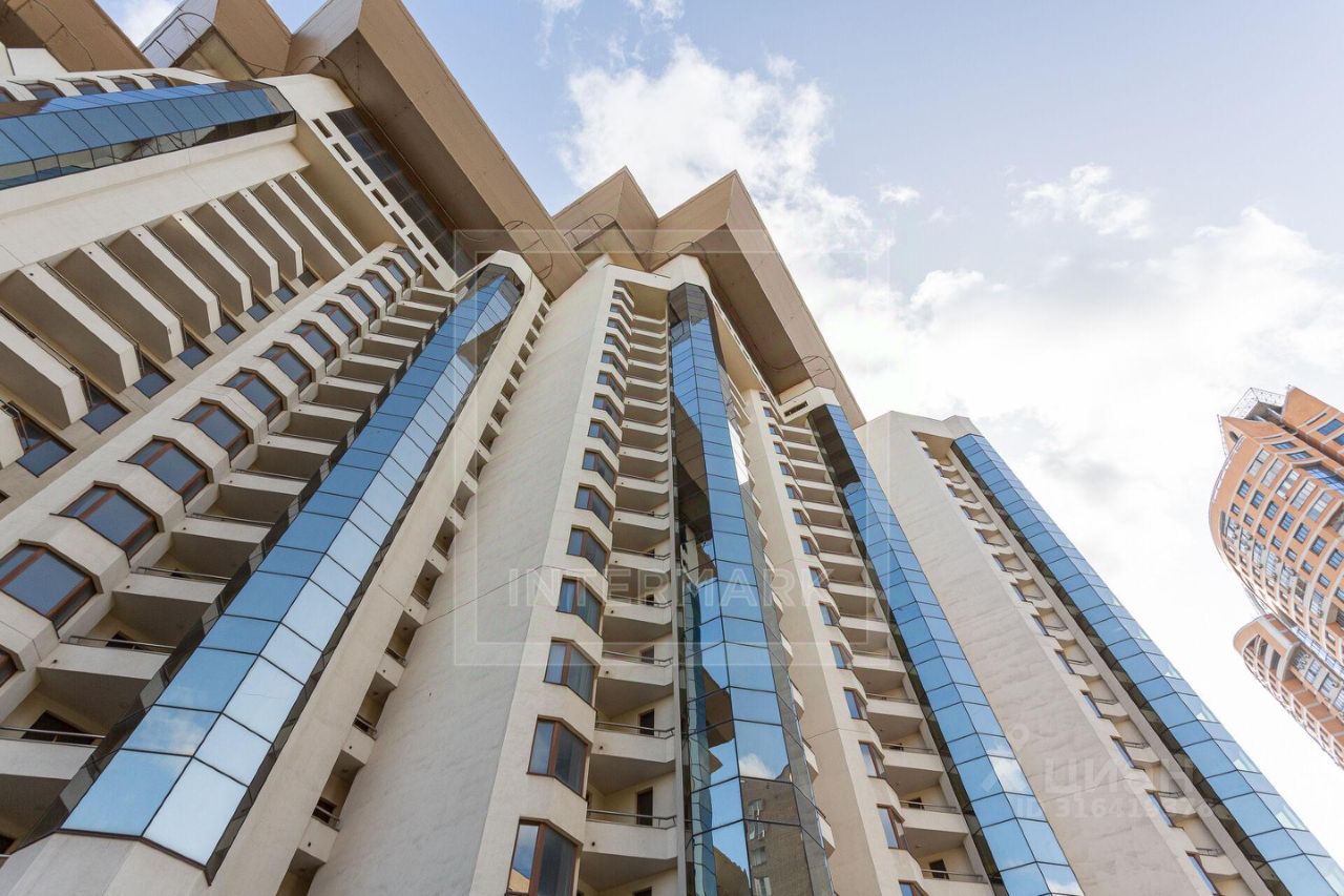 Продажа 3-комн квартиры на вторичном рынке улица Архитектора Власова, 6