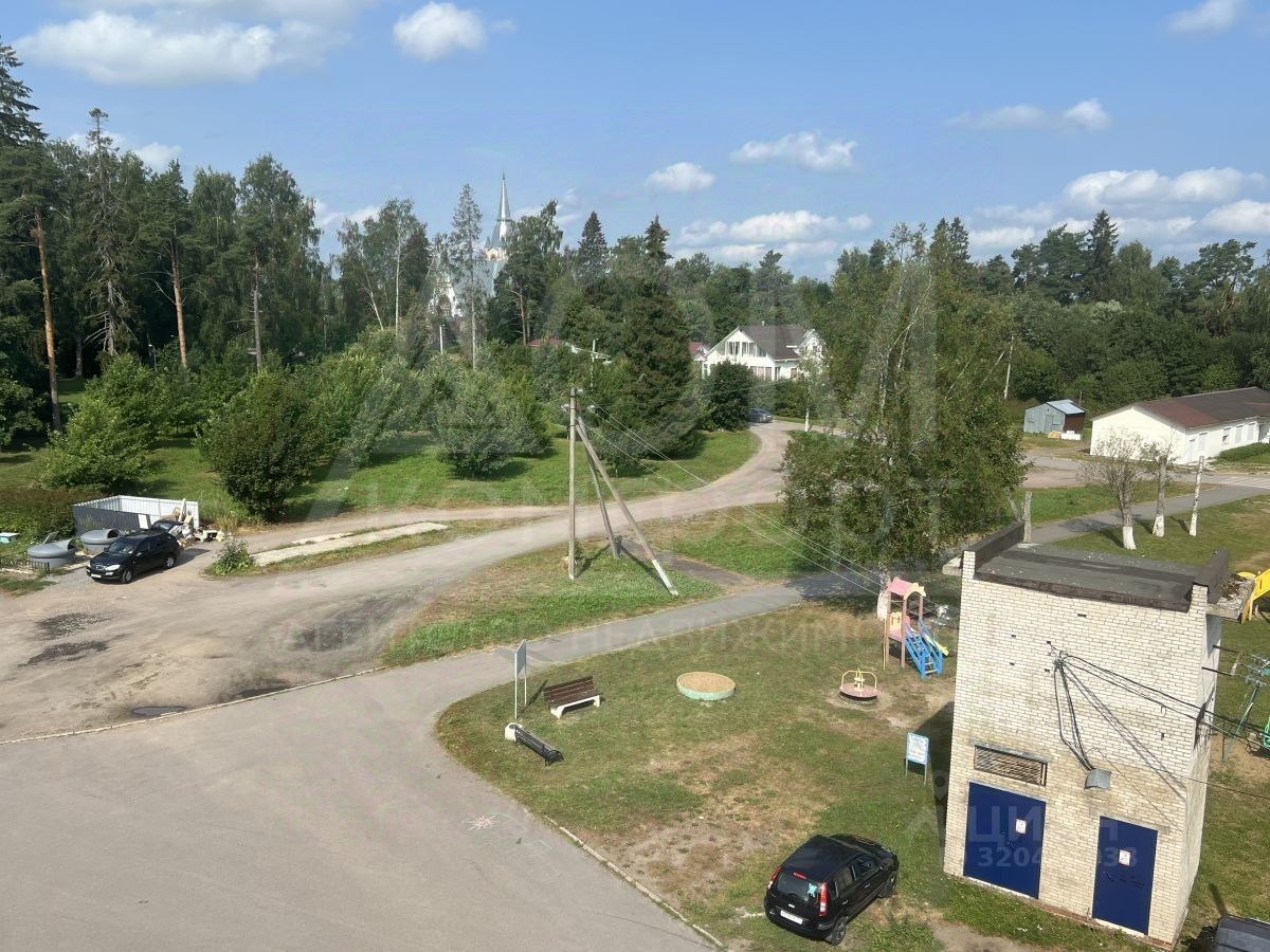 Продажа 3-комн квартиры на вторичном рынке пос. Мельниково, улица Калинина, 11