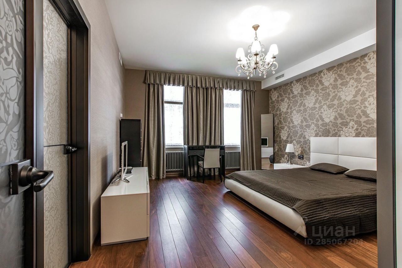 Аренда 4-комн квартиры на вторичном рынке Каменноостровский проспект, 40а