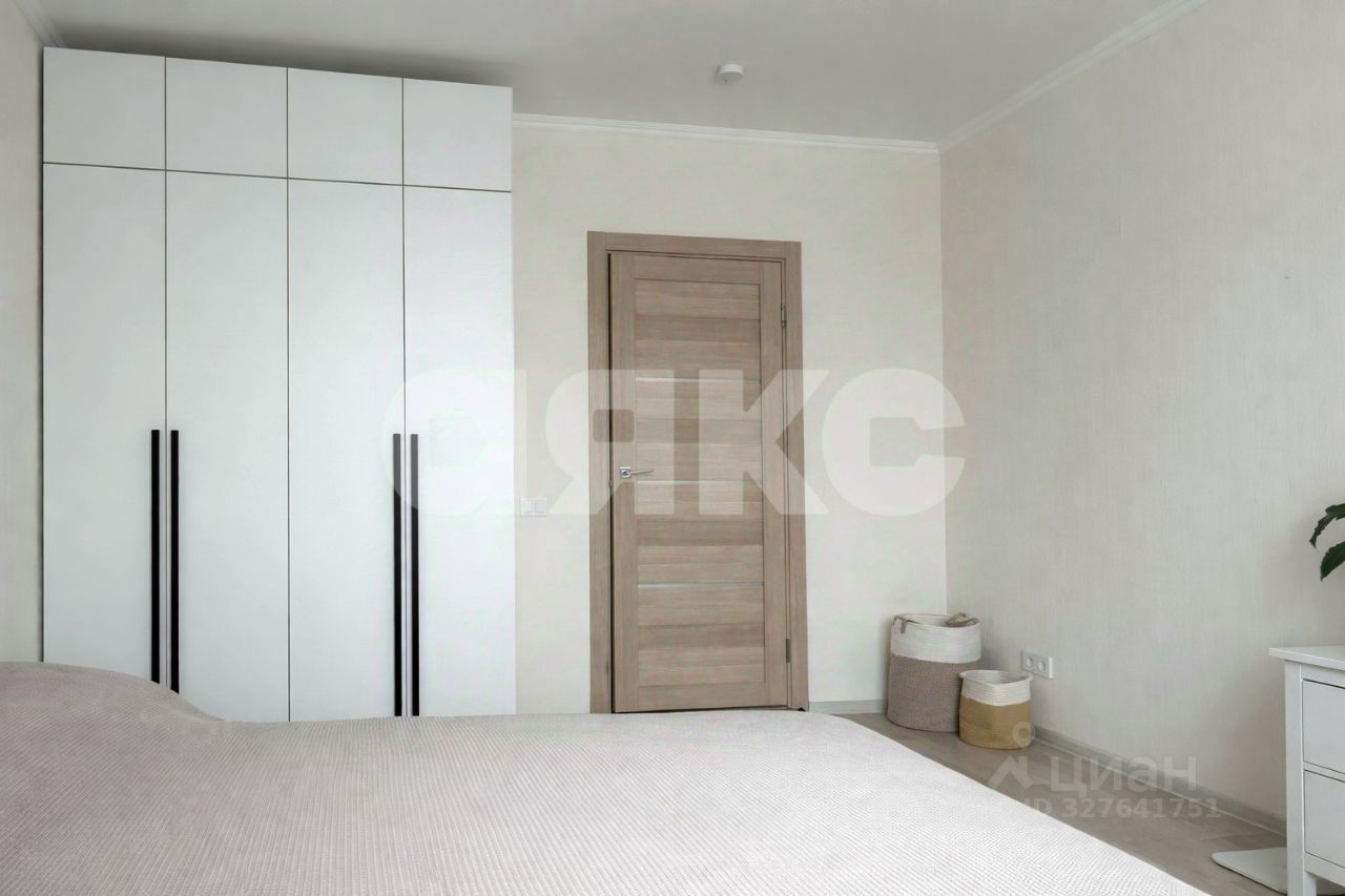 Продажа 3-комн квартиры на вторичном рынке Онежская улица, 31к1