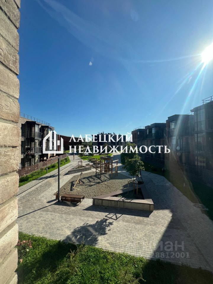 Продажа 2-комн квартиры на вторичном рынке пос. Стрельна, Красносельское шоссе, 22с1