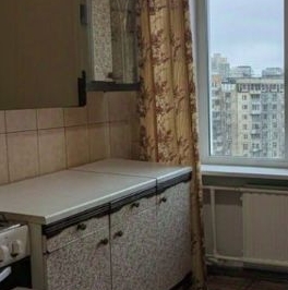 Продажа 3-комн квартиры на вторичном рынке проспект Художников, 18К1