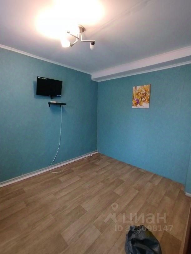 Продажа 2-комн квартиры на вторичном рынке пос. Поляны, 32