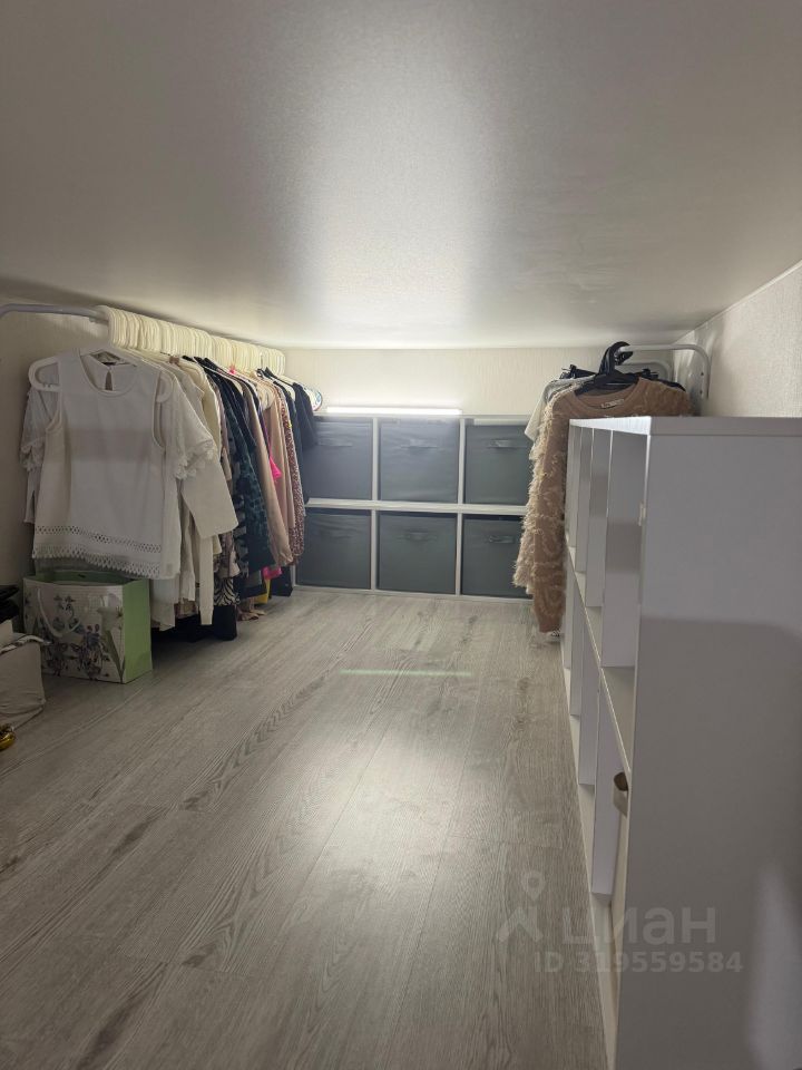 Продажа 5-комн квартиры на вторичном рынке 13-я Васильевского острова линия, 44