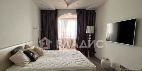 3-комн квартира улица Архитектора Власова,  д. 8