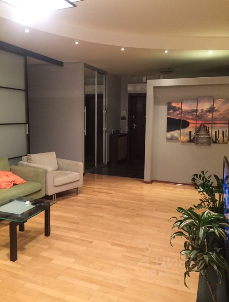 Продажа 4-комн квартиры на вторичном рынке Авиационная улица, 79В