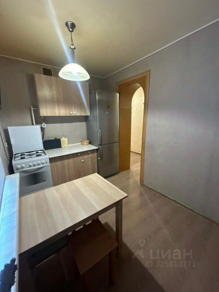 Продажа 2-комн квартиры на вторичном рынке Кириши, проспект Героев, 3