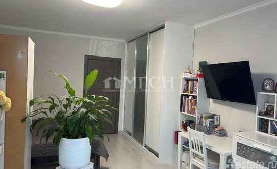 Продажа 1-комн квартиры на вторичном рынке Изюмская улица,  д. 28