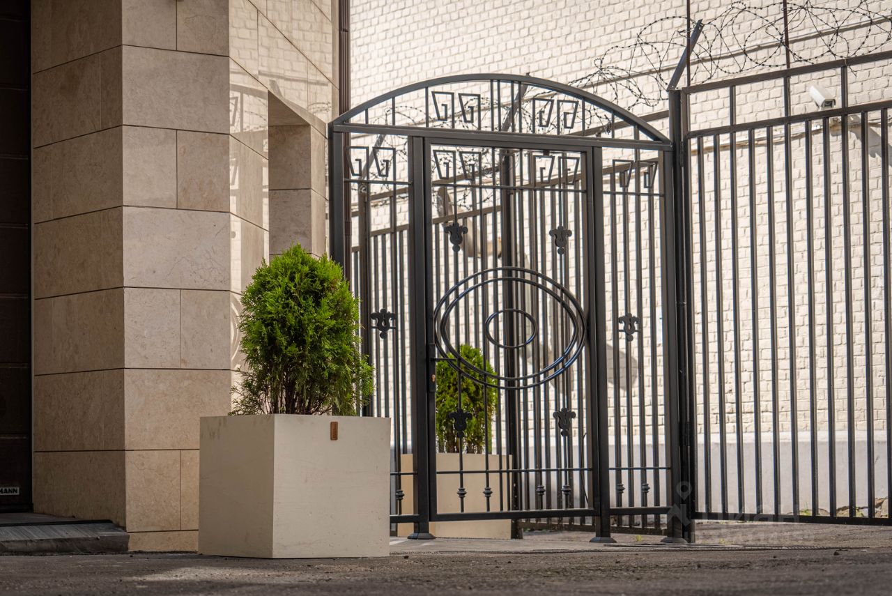 Продажа 3-комн квартиры на вторичном рынке Петроверигский переулок, 6-8-10С5