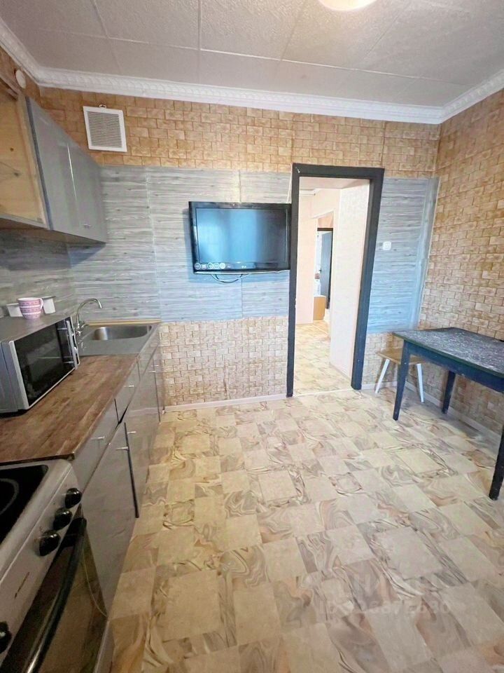 Продажа 2-комн квартиры на вторичном рынке Кириши, проспект Героев, 24
