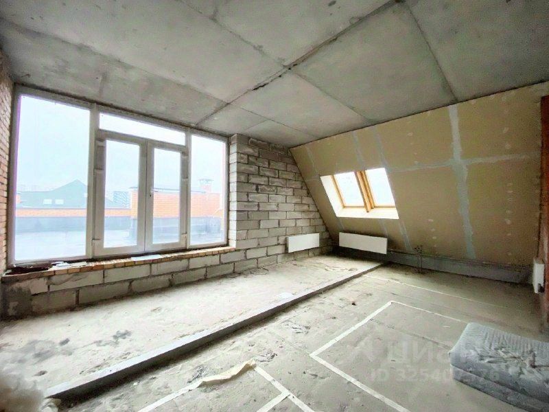 Продажа 4-комн квартиры на вторичном рынке Международный кв-л, Клязьма-Старбеево мкр, улица Береговая, 2