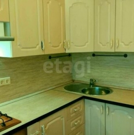 Продажа 3-комн квартиры на вторичном рынке Кировский район, улица Мира,  д. 2