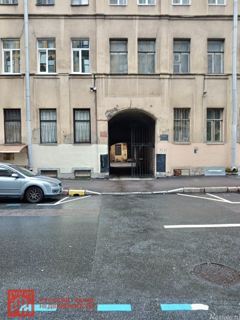 Продажа 3-комн квартиры на вторичном рынке Манежный пер.,  д. 15-17