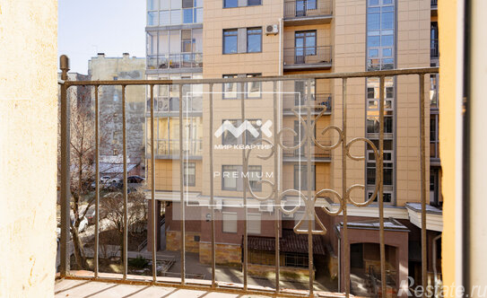 Продажа 4-комн квартиры на вторичном рынке наб Реки Карповки,  д. 16