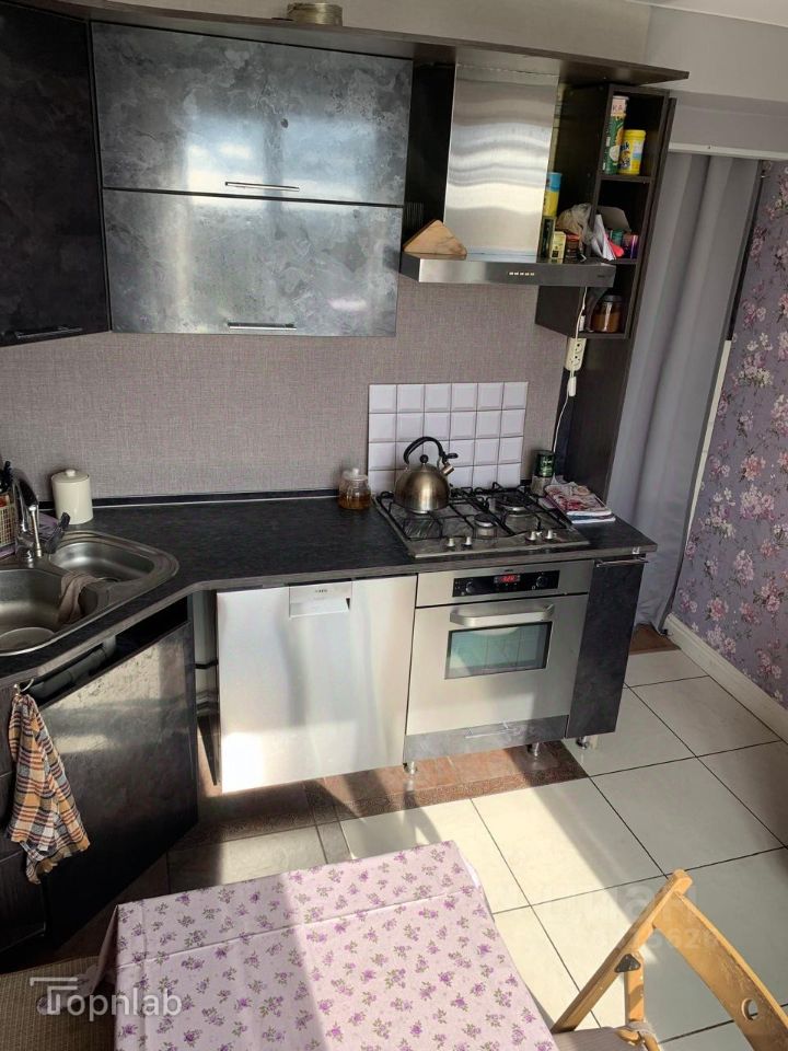 Продажа 3-комн квартиры на вторичном рынке улица Карташихина, 19