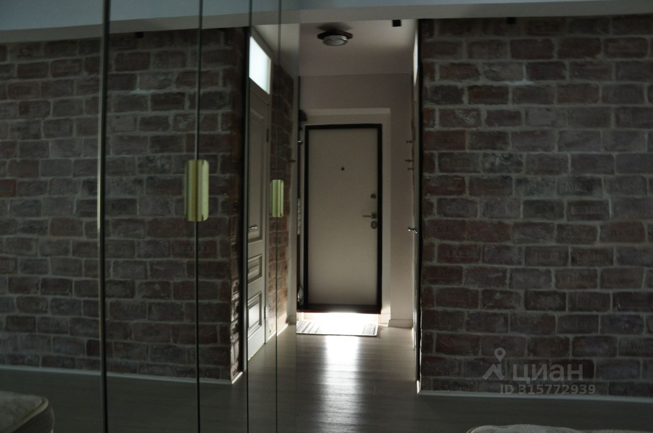 Продажа 1-комн квартиры на вторичном рынке Красногвардейский бульвар, 5К1