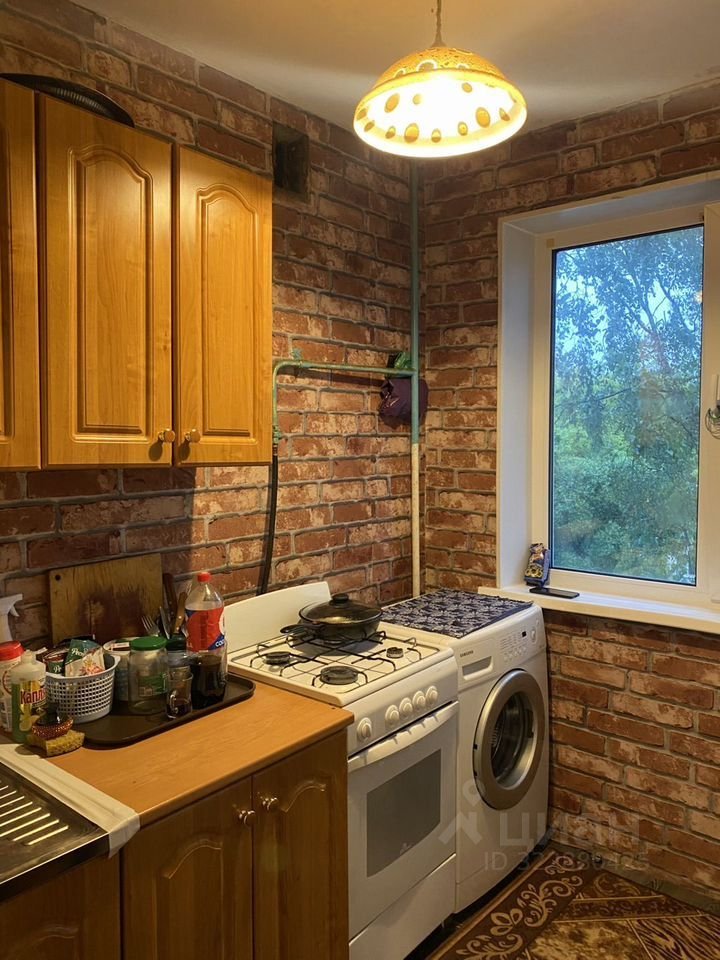 Продажа 2-комн квартиры на вторичном рынке пос. Новый Свет, 37