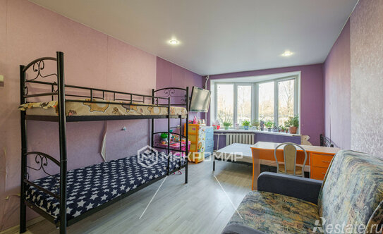 Продажа 5-комн квартиры на вторичном рынке улица Танкиста Хрустицкого,  д. 116