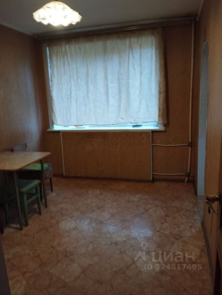 Продажа 3-комн квартиры на вторичном рынке Волхов, улица Марата, 6
