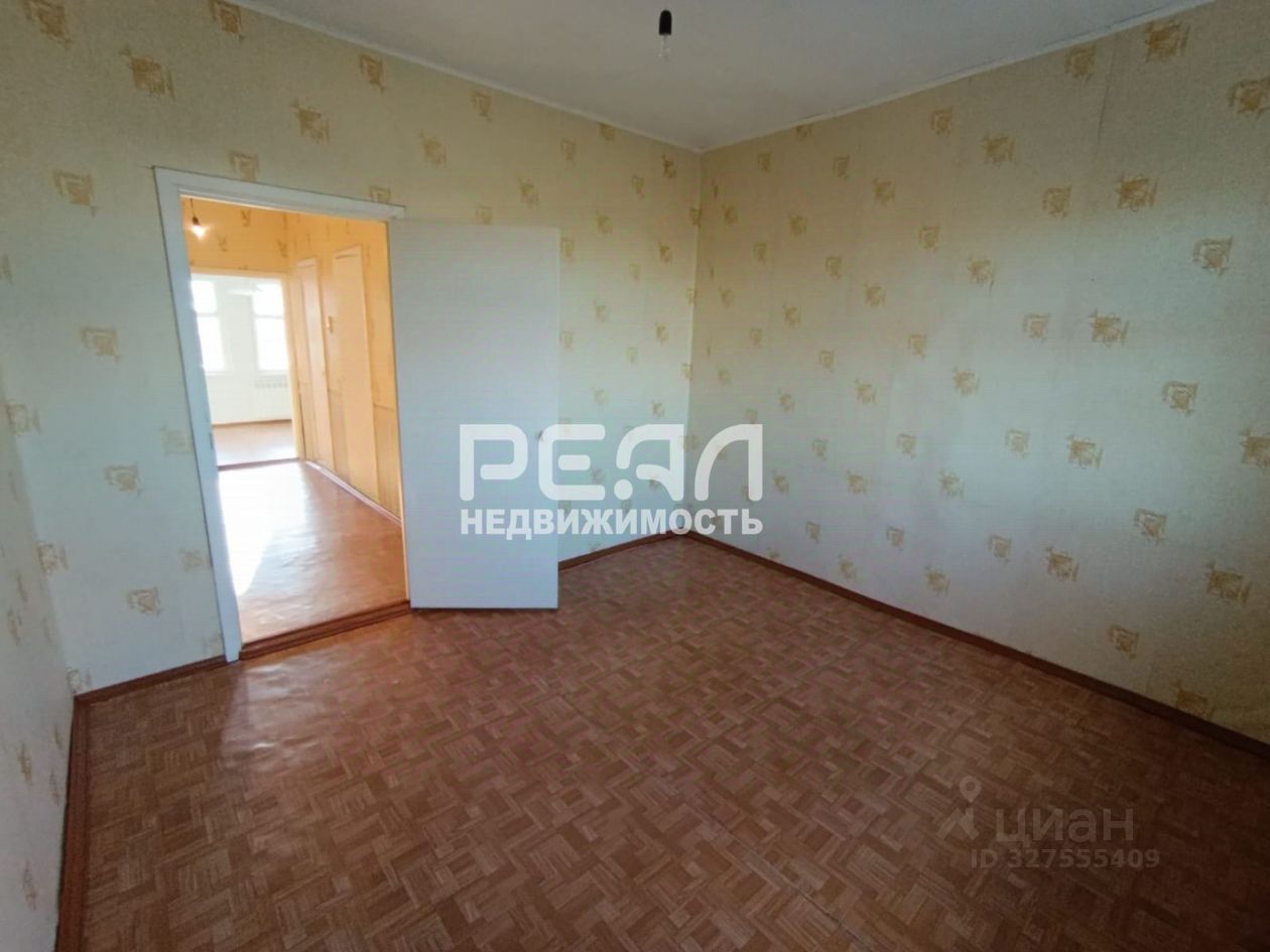 Продажа 4-комн квартиры на вторичном рынке Гатчина, улица Генерала Сандалова, 5