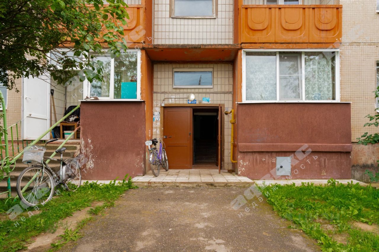 Продажа 2-комн квартиры на вторичном рынке д. Трубников Бор, улица Мира, 3