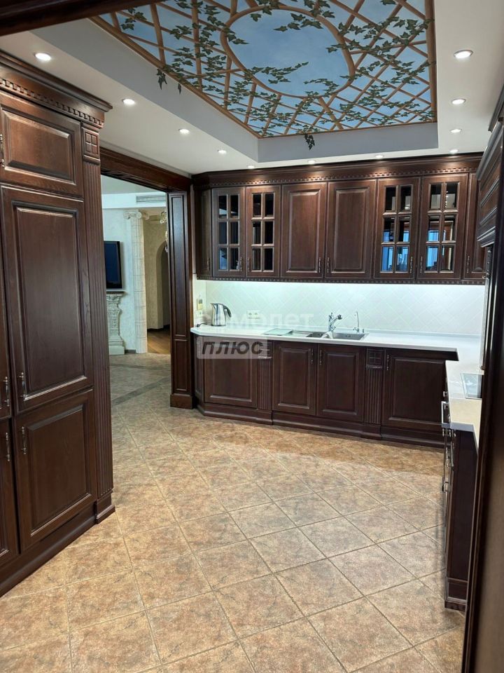 Продажа 6-комн квартиры на вторичном рынке Янтарный проезд, 9