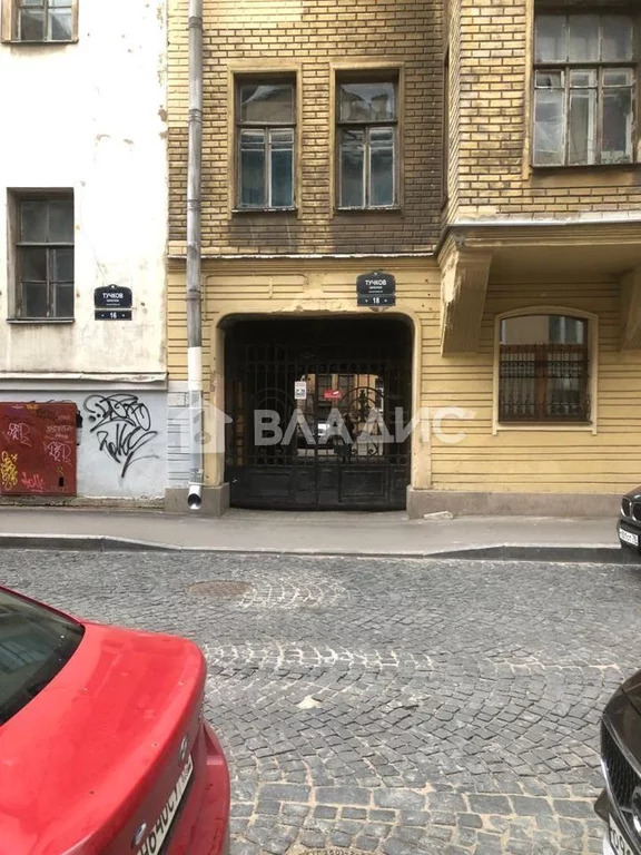 Продажа 4-комн квартиры на вторичном рынке Кадетская линия,  д. 23